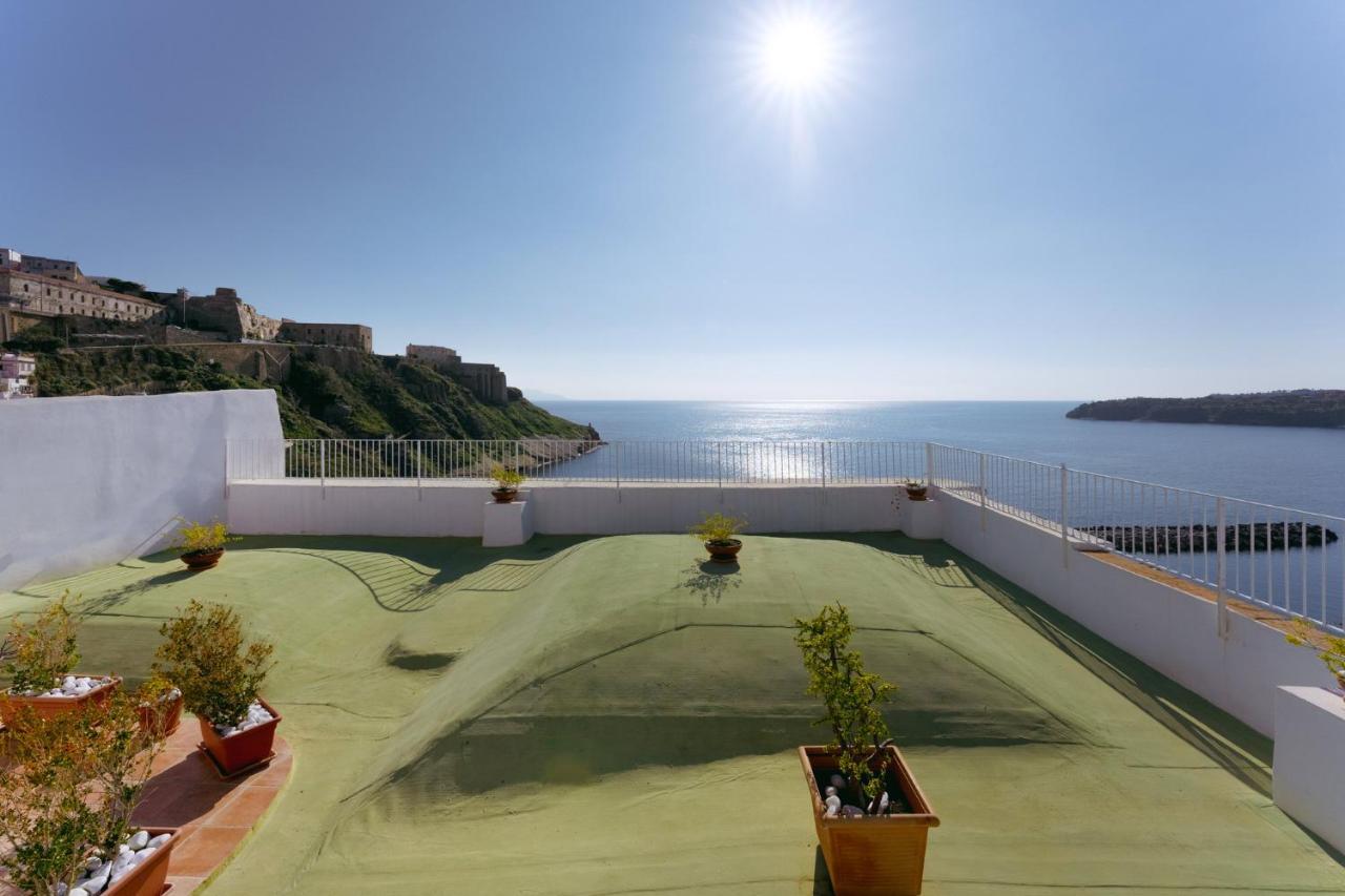 Torretta Corricella- Torretta Apartment Прочида Екстериор снимка