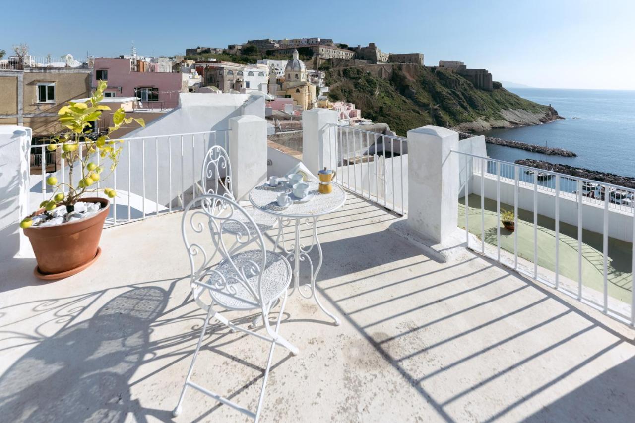 Torretta Corricella- Torretta Apartment Прочида Екстериор снимка