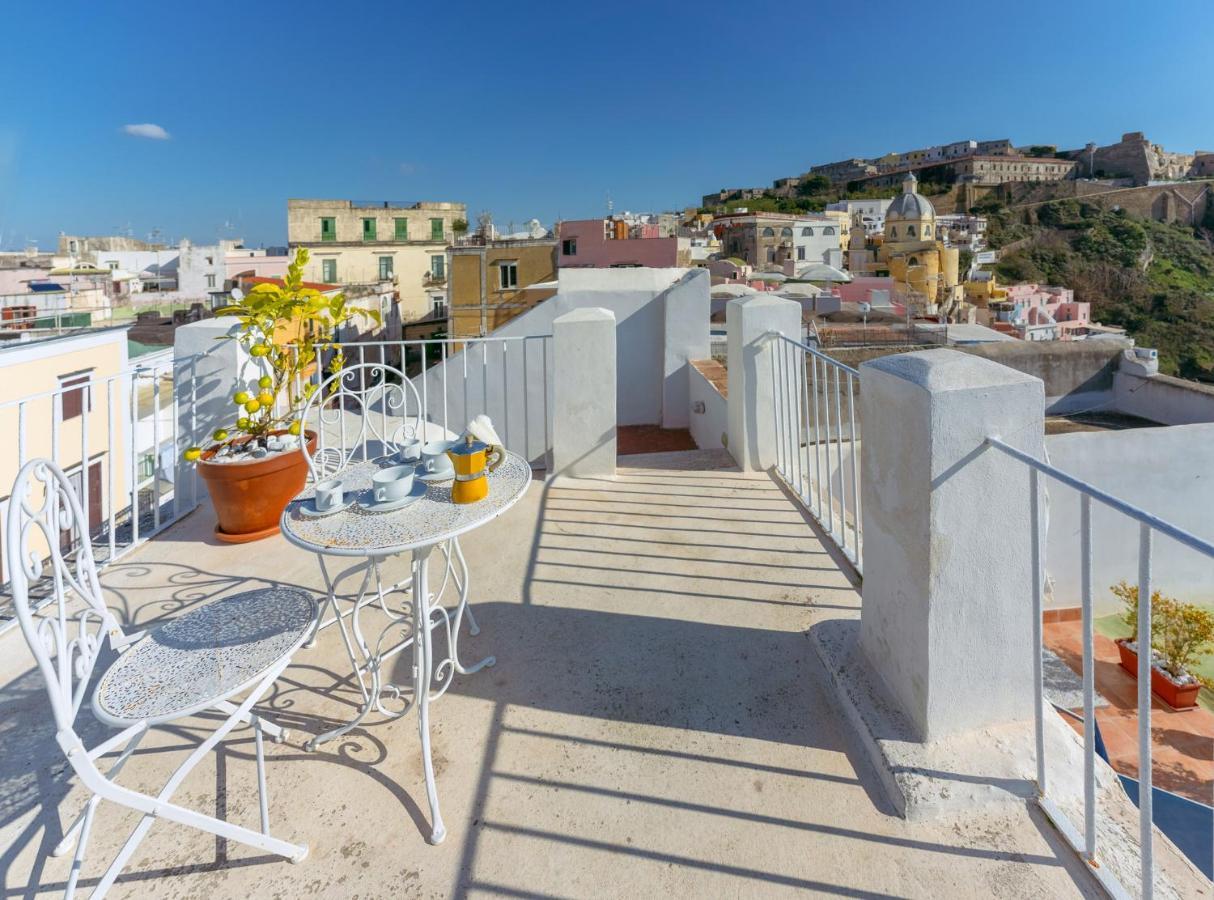 Torretta Corricella- Torretta Apartment Прочида Екстериор снимка