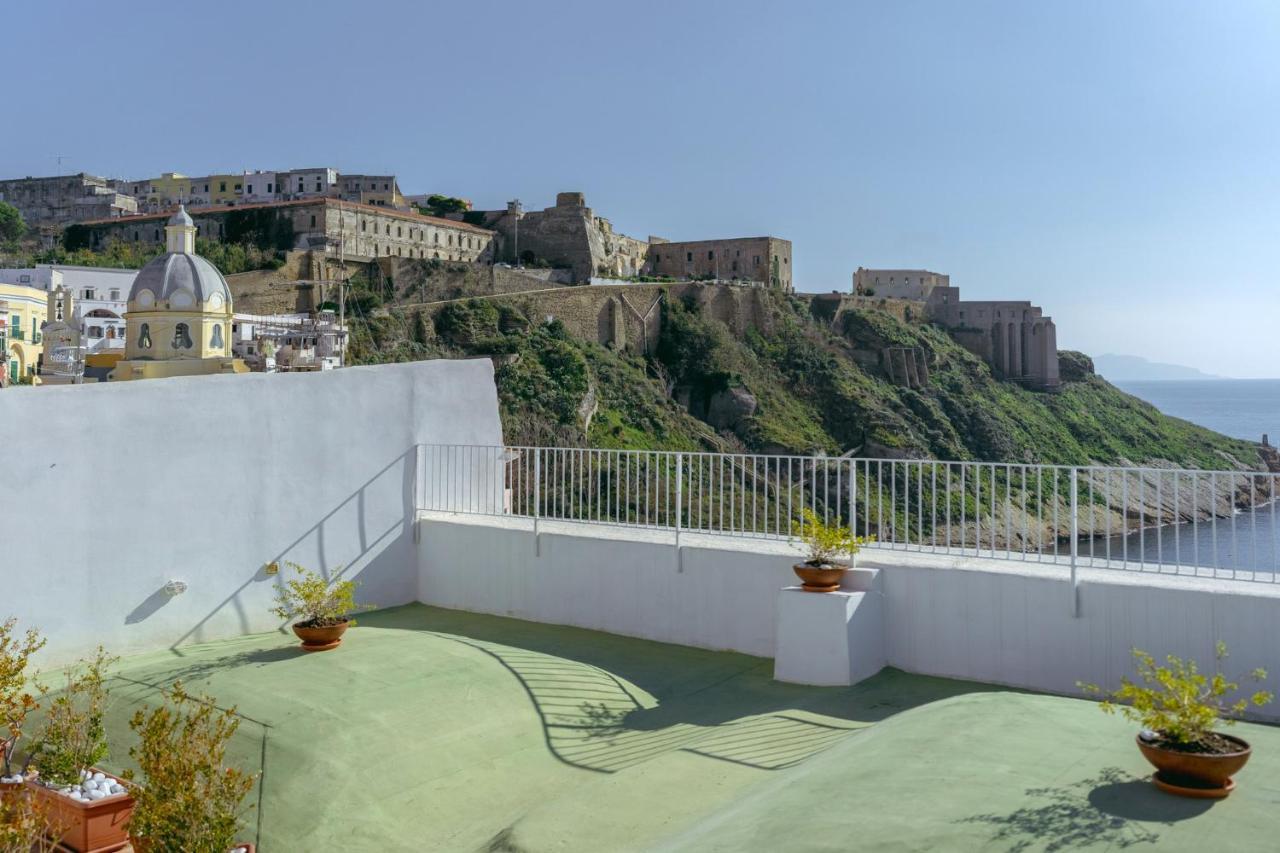 Torretta Corricella- Torretta Apartment Прочида Екстериор снимка