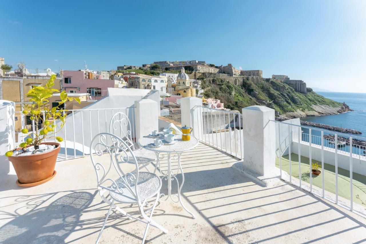 Torretta Corricella- Torretta Apartment Прочида Екстериор снимка