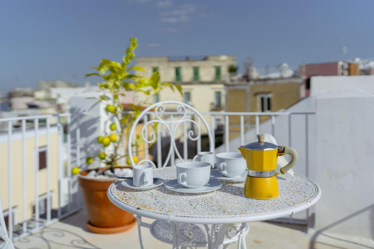 Torretta Corricella- Torretta Apartment Прочида Екстериор снимка
