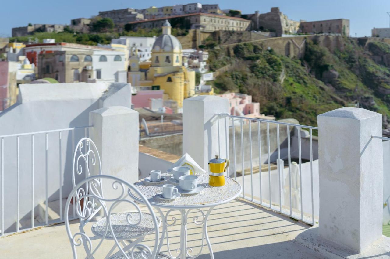 Torretta Corricella- Torretta Apartment Прочида Екстериор снимка