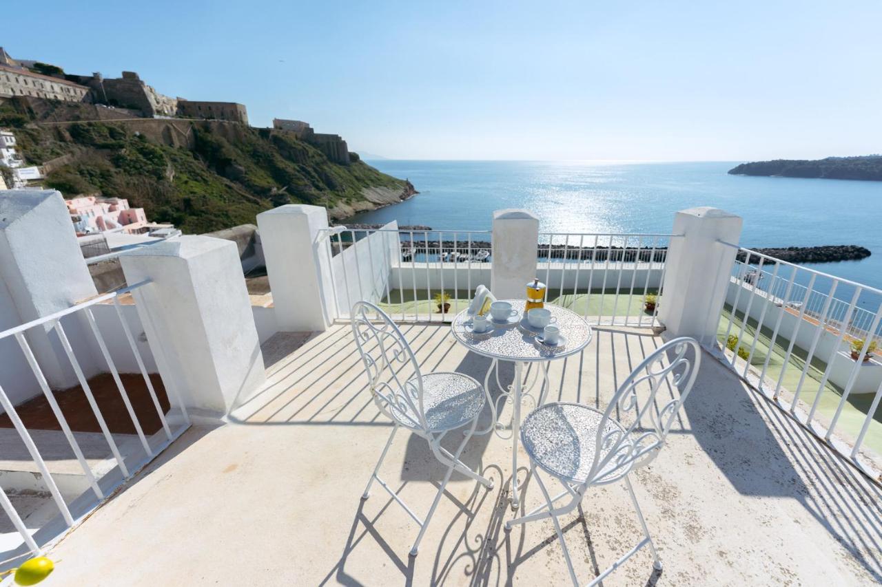 Torretta Corricella- Torretta Apartment Прочида Екстериор снимка