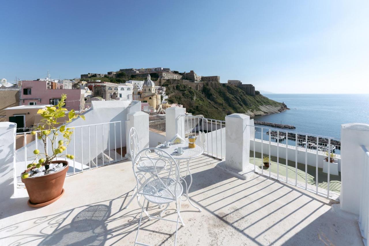 Torretta Corricella- Torretta Apartment Прочида Екстериор снимка